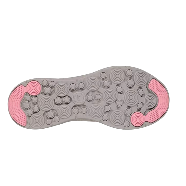 حذاء سكيتشرز جو ووك ناو للمشي للنساء، لون بيج