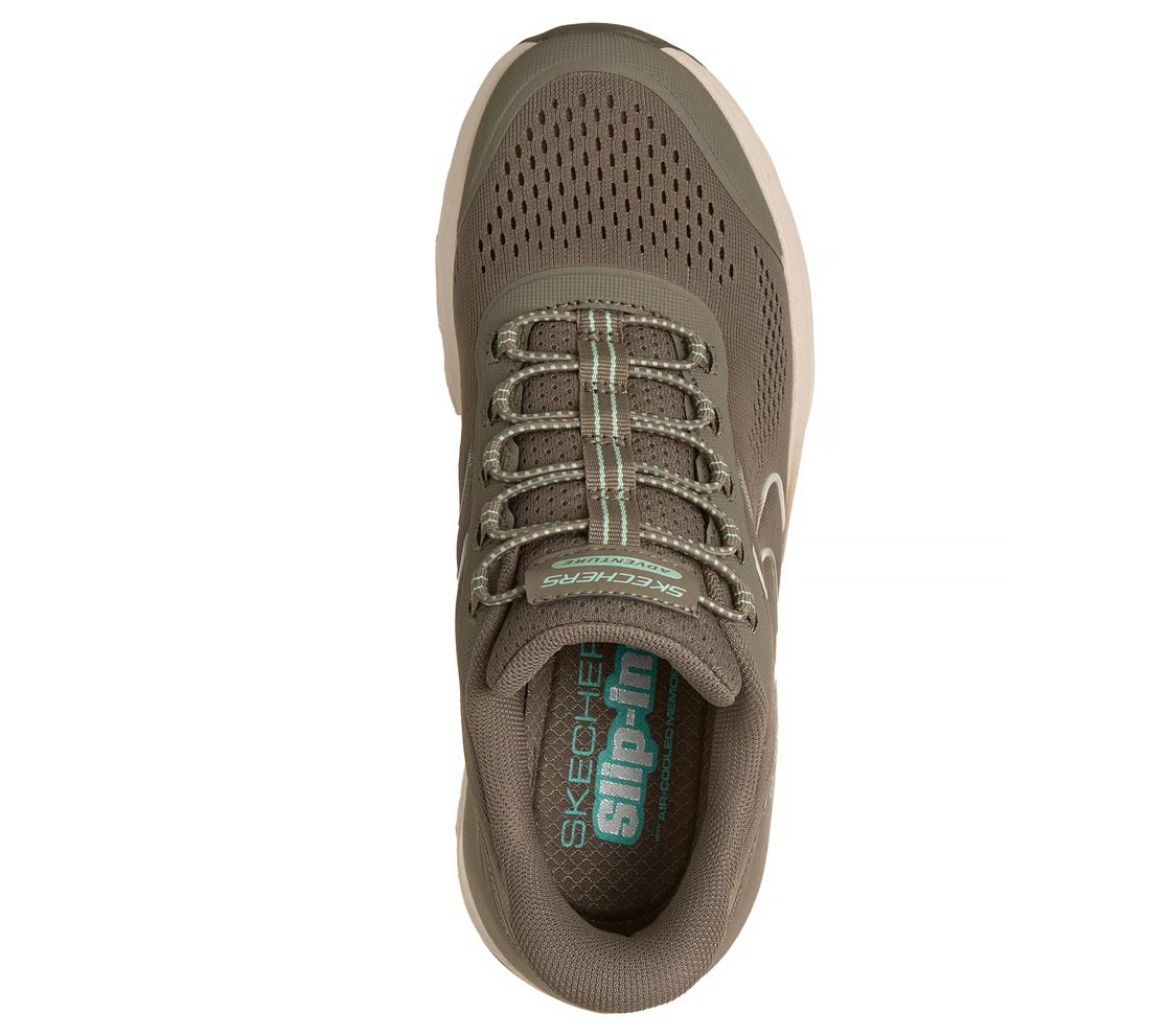 حذاء رياضي نسائي من سكيتشرز بنعل جلايد-ستيب، بني اللون