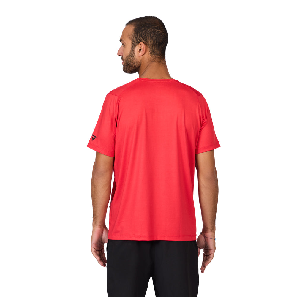 تيشيرت رياضي رجالي بأكمام قصيرة من قماش شبكي من Trainetic، أحمر