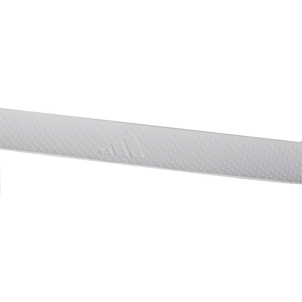 أغطية مضارب أديداس باللون الأبيض