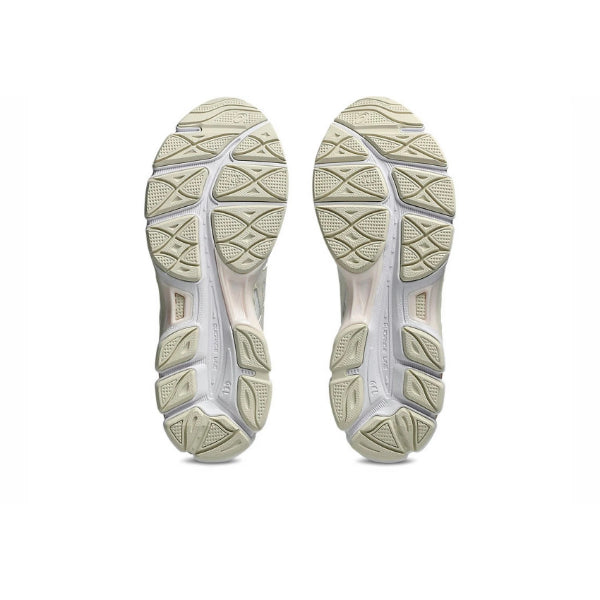 Asics Gel-Cumulus 16 Sports Lifestyle Shoes For Women, White&Cream