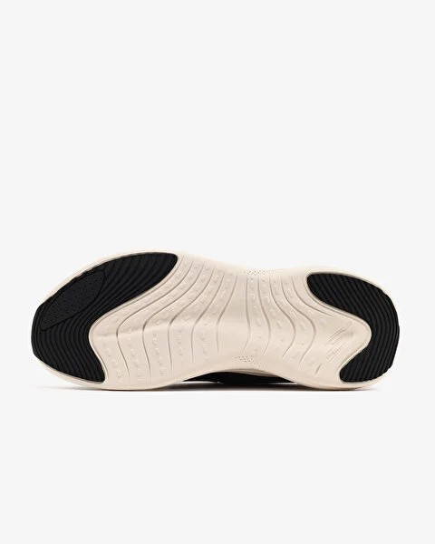 حذاء سكيتشرز سكيتش كلاود للجري للنساء، أسود وأبيض