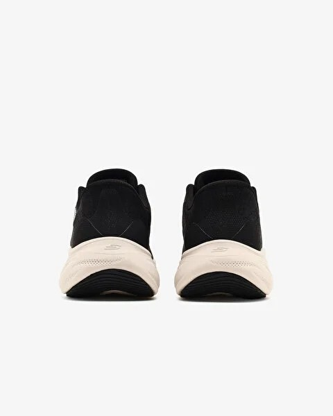 حذاء سكيتشرز سكيتش كلاود للجري للنساء، أسود وأبيض