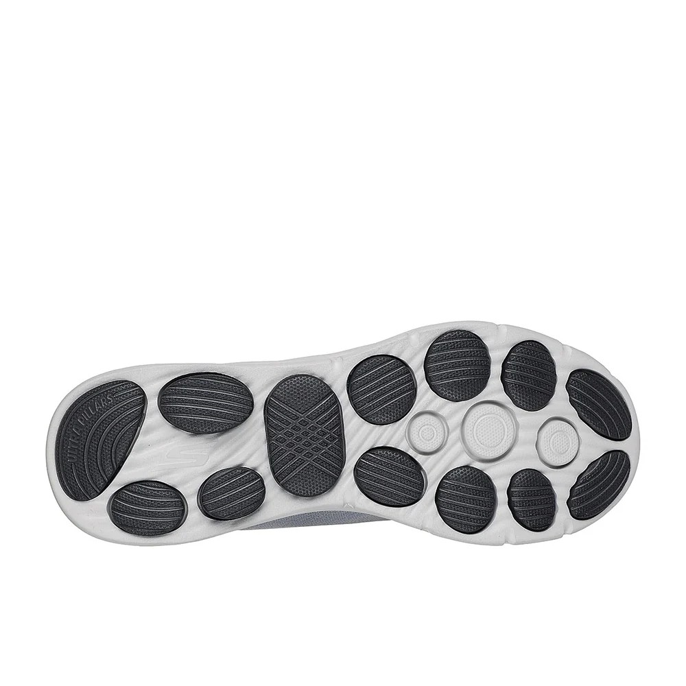 حذاء سكيتشرز جو ووك 8 للمشي للرجال، رمادي فاتح