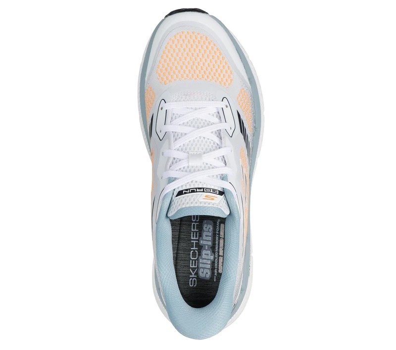 حذاء سكيتشرز ماكس كوشنينج بريمير 2.0 للجري للرجال، أبيض ورمادي